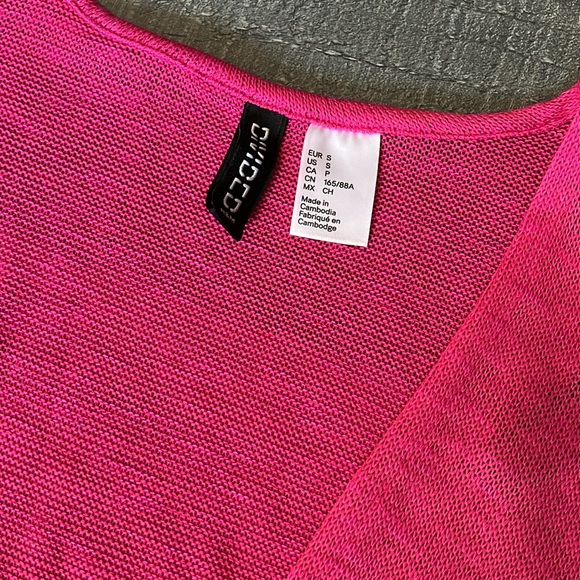 Like New Women’s long cardigan, pink, size Small very stretchy - Picture 3 of 7